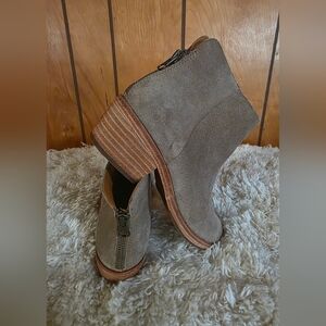 KORK-EASE Stylish Tan Leather Short Ankle Boots Sz. 6